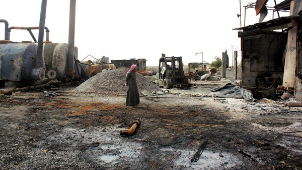 Разрушенный нефтеперерабатывающий завод в Сирии - Sputnik Brasil