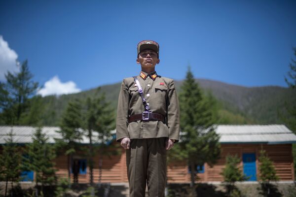 Soldado no polígono nuclear de Punggye-ri, no norte da Coreia do Norte - Sputnik Brasil