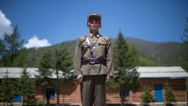 Soldado no polígono nuclear de Punggye-ri, no norte da Coreia do Norte - Sputnik Brasil