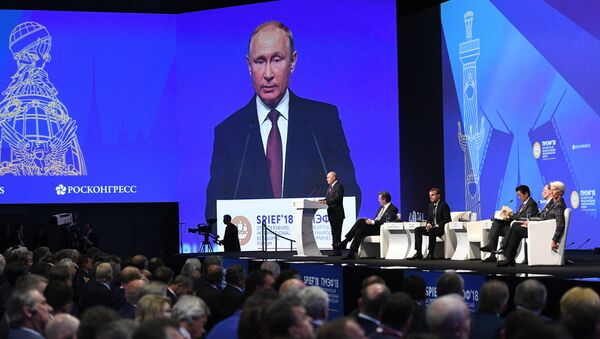 Transmissão da sessão plenária do Fórum Econômico Internacional de São Petersburgo, 25 de maio de 2018 - Sputnik Brasil
