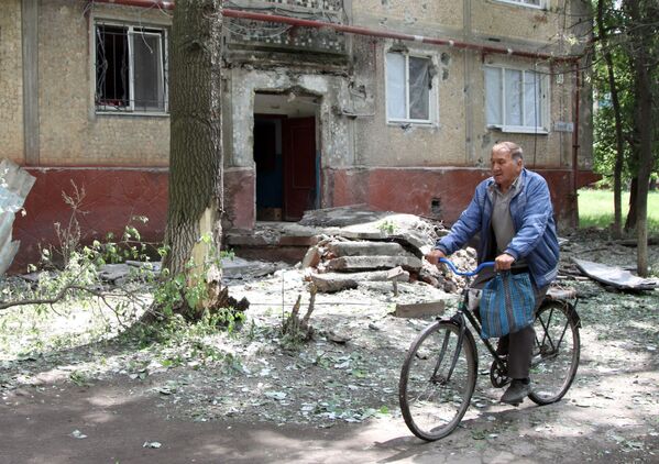 Prédio residencial na cidade de Gorlovka, na autoproclamada República Popular de Donetsk (RPD), danificado por um bombardeio efetuado pelas Forças Armadas ucranianas - Sputnik Brasil