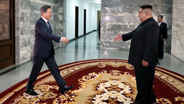 Esse foi o segundo encontro de Moon Jae-in e Kim Jong-un. O primeiro aconteceu em abril - Sputnik Brasil