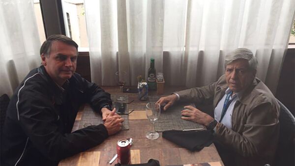 Foto de um almoço realizado em 2015 entre Jair Bolsonaro e Augusto Heleno - Sputnik Brasil