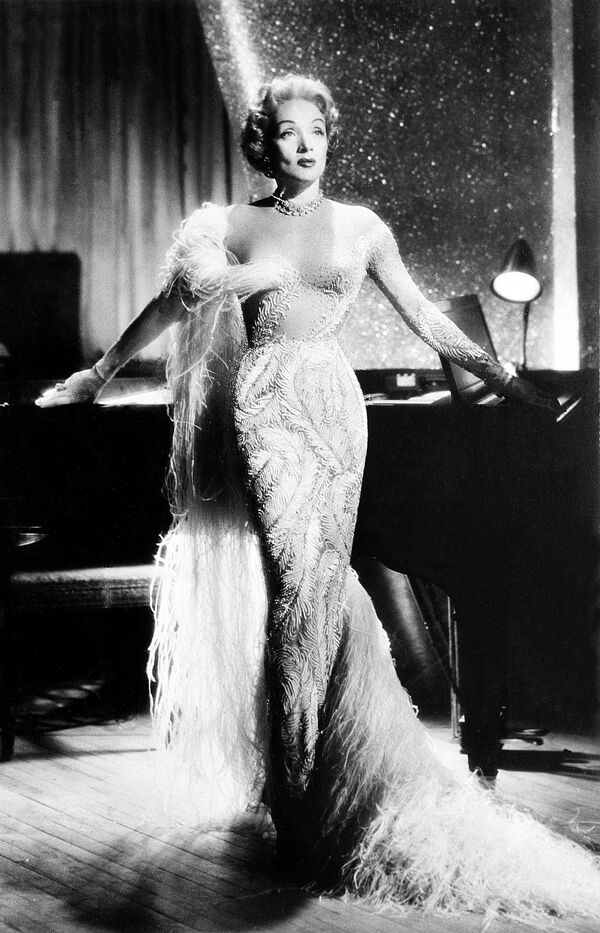 Atriz e cantora alemã, Marlene Dietrich, durante uma apresentação em Las Vegas, EUA, 1955 - Sputnik Brasil