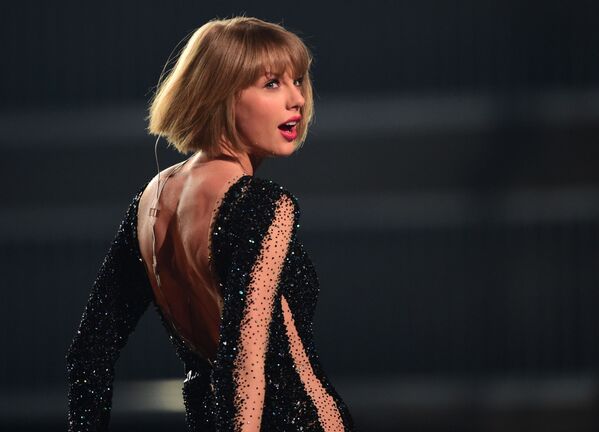Cantora estadunidense Taylor Swift no 58º prêmio de Grammy Awards em Los Angeles, 2016 - Sputnik Brasil