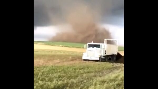 Tornados atacam fazendeiro nos Estados Unidos - Sputnik Brasil