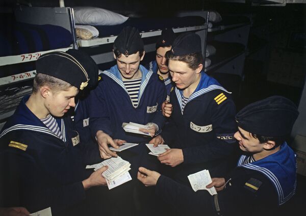 Marinheiros com cartas de casa - Sputnik Brasil