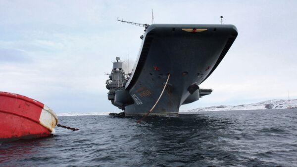 Cruzador porta-aviões pesado Admiral Kuznetsov no porto de Severomorsk - Sputnik Brasil
