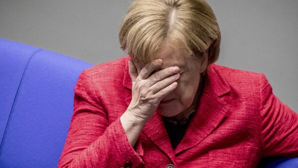 A chanceler alemã Angela Merkel participa de uma sessão plenária do parlamento alemão Bundestag em Berlim. - Sputnik Brasil