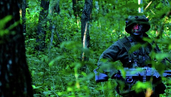 Soldado lituano durante as manobras da OTAN Saber Strike - Sputnik Brasil
