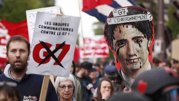 Manifestantes anti-G7 se reúnem para uma manifestação na cidade de Quebec, às vésperas da Cúpula do G7. - Sputnik Brasil