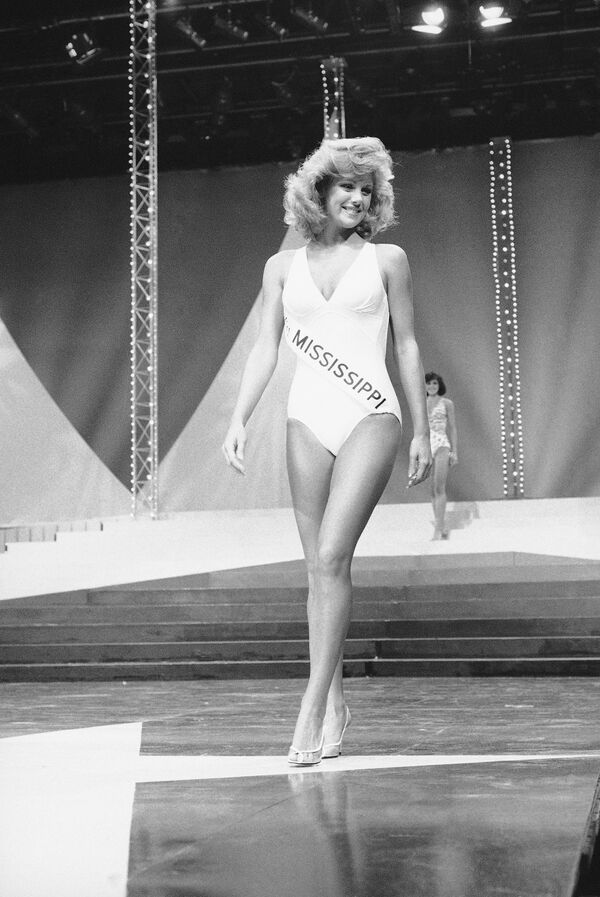 Susan Akin, participante do concurso Miss América em 1985 - Sputnik Brasil
