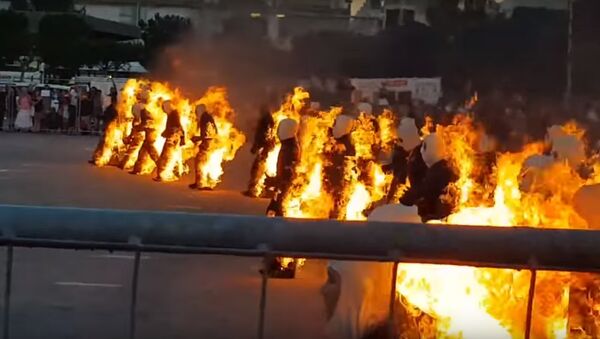 Pessoas em performance queimando-se por completo - Livro Guinness dos Recordes - Sputnik Brasil