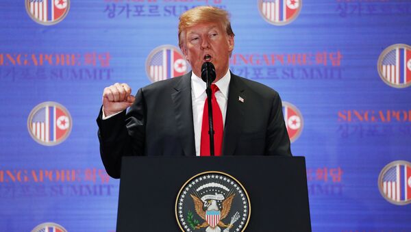 Coletiva do presidente estadunidense Donald Trump após as negociações bilaterais com o líder norte-coreano Kim Jong-un, em 12 de junho de 2018, em Singapura - Sputnik Brasil