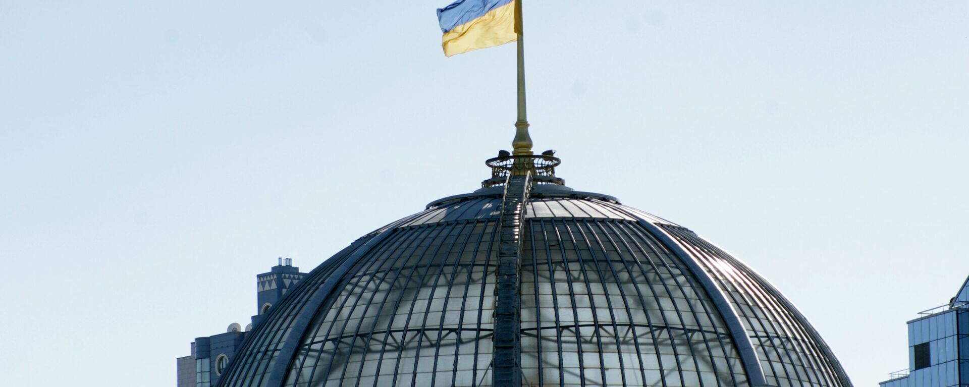 Bandeira ucraniana do telhado da Suprema Rada, Kiev - Sputnik Brasil, 1920, 26.11.2023