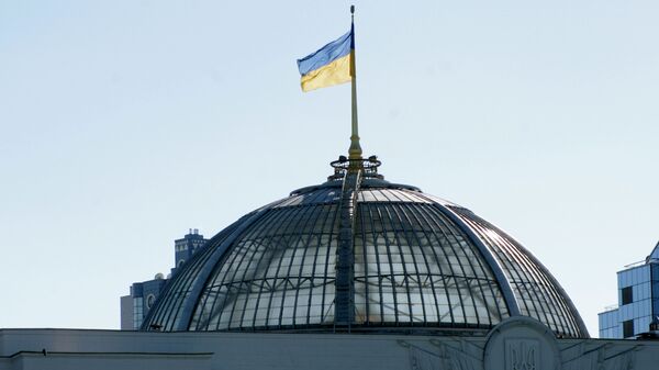 Bandeira ucraniana do telhado da Suprema Rada, Kiev - Sputnik Brasil