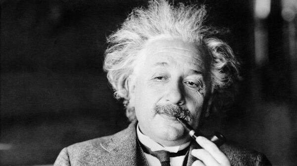 Esta foto de arquivo sem data mostra o lendário físico Dr. Albert Einstein, autor da teoria da relatividade  - Sputnik Brasil