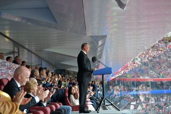 O presidente russo, Vladimir Putin, falando na cerimônia de abertura da Copa do Mundo de 2018 antes da partida de estreia entre as seleções da Rússia e da Arábia Saudita - Sputnik Brasil