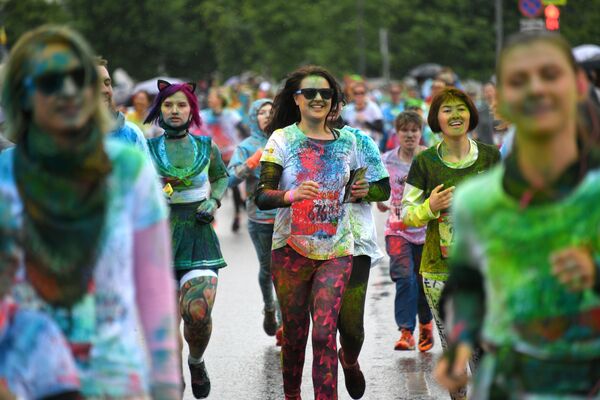 Participantes da Corrida colorida em Moscou - Sputnik Brasil