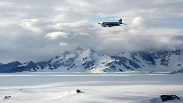Cordilheira perto da base russa Novolazarevskaya na Antártida (foto de arquivo) - Sputnik Brasil