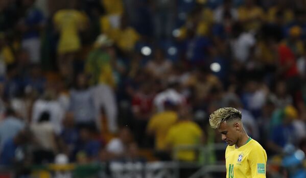 Neymar parece cabisbaixo durante confronto com a Suíça em Rostov. A partida terminou em empate. - Sputnik Brasil