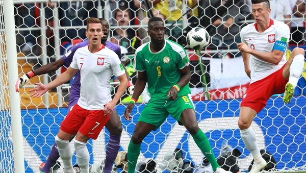 Arkadiusz Milik, Salif Sané e Robert Lewandowski durante o jogo entre Senegal e Polônia no estádio Spartak, em Moscou - Sputnik Brasil