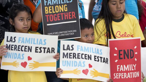 In this June 1, 2018, file photo, children hold signs during a demonstration in front of the Immigration and Customs Enforcement offices in Miramar, Fla. The Trump administration's move to separate immigrant parents from their children on the U.S.-Mexico border has turned into a full-blown crisis in recent weeks - Sputnik Brasil
