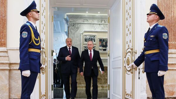 Presidente russo, Vladimir Putin, e o presidente bielorrusso, Aleksandr Lukashenko, antes de uma reunião do Supremo Conselho de Estado da União da Rússia e Bielorrússia. - Sputnik Brasil