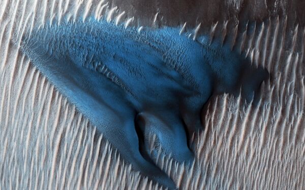Dunas de areia azuis em Marte. - Sputnik Brasil