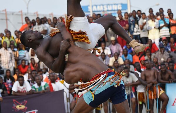 Festival de wrestling entre os países da Comunidade Econômica dos Estados da África Ocidental por ocasião do fim do mês de Ramadã, Abidjan, Costa do Marfim. - Sputnik Brasil