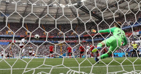 México 2 x 1 Coreia do Sul - Carlos Vela marca o primeiro gol do México em uma cobrança de pênalti - Sputnik Brasil