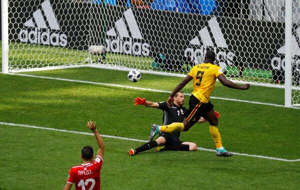 Bélgica 5x2 Tunísia - Romelu Lukaku, atacante da Bélgica, marca o terceiro gol da seleção belga - Sputnik Brasil