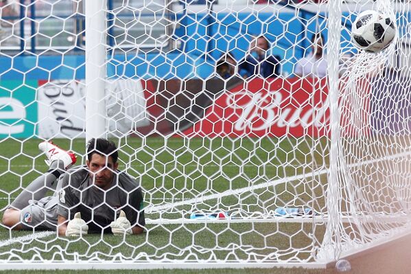 Goleiro observa rede balançando em jogo entre Inglaterra e Panamá na Copa do Mundo 2018 - Sputnik Brasil