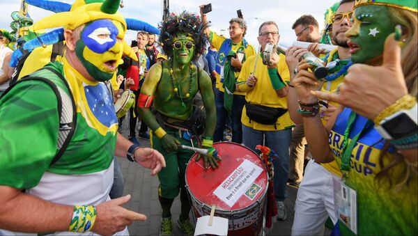 Torcida brasileira antes do jogo Brasil-Costa Rica, na cidade de Rostov-no-Don, em 22 de junho de 2018 - Sputnik Brasil