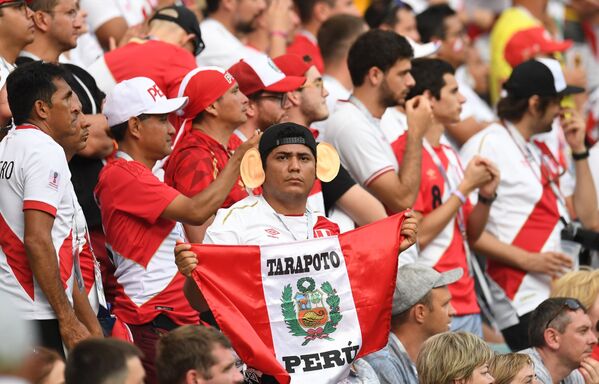 Torcedores peruanos assistem à vitória do Peru sobre a Austrália em Sochi - Sputnik Brasil