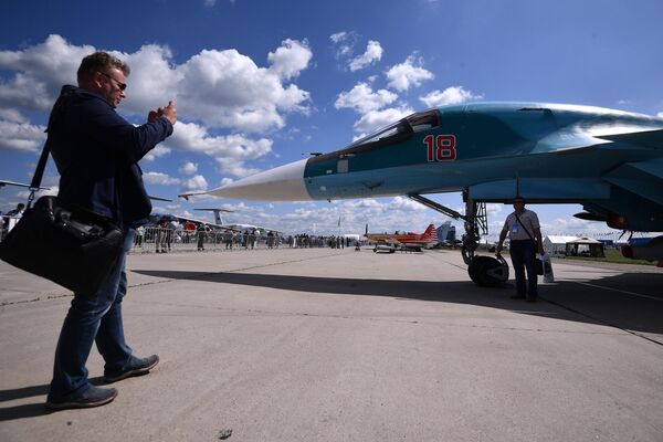 Modificação de ataque do avião Su-34 para exportação no aeródromo Zhukovsky - Sputnik Brasil