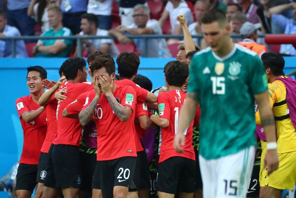 seleção sul-coreana comemora vitória enquanto alemães amargam a eliminação - Sputnik Brasil