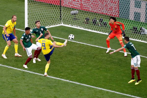 Suécia 3 x 0 México, mesmo com derrota seleção mexicana se classifica para as oitavas de final - Sputnik Brasil