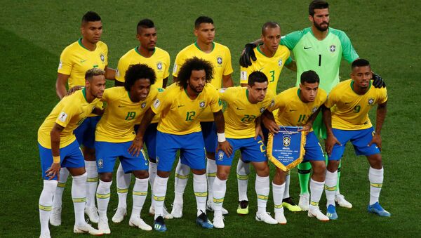 Equipe do Brasil no jogo contra a Sérvia. - Sputnik Brasil
