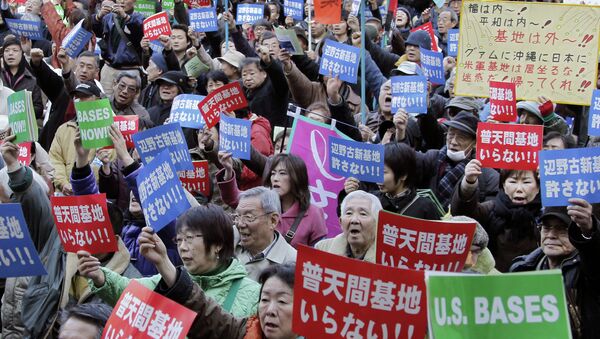 População de Okinawa protesta contra a presença da base militar dos EUA na cidade - Sputnik Brasil