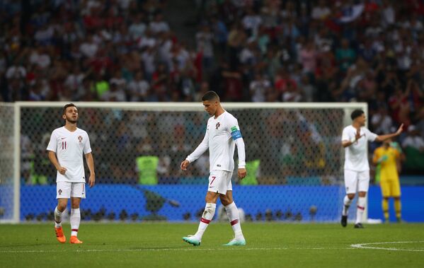 Crisitano Ronaldo preocupado após Portugal tomar gol. - Sputnik Brasil