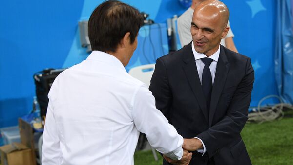 Roberto Martínez, técnico da Bélgica, cumprimentando o treinador do Japão em Rostov-no-Don - Sputnik Brasil