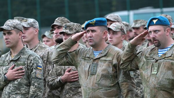 Militares ucranianos comparecendo à cerimônia de abertura das manobras Rapid Trident 2017. - Sputnik Brasil
