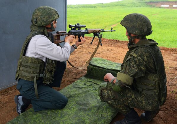 Militar sul-coreano durante o exercício de tiro com fuzil de precisão no campo de treinamento Sergeevsky na região russa de Primorie - Sputnik Brasil