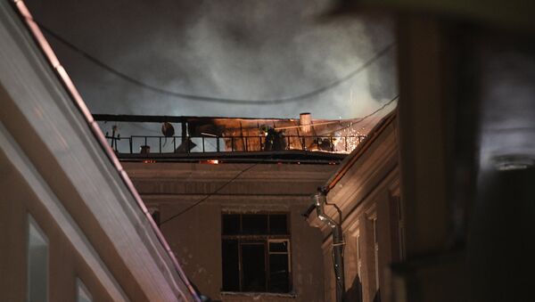 Incêndio em prédio residencial na rua Pyatnitskaya, em Moscou, neste 5 de julho - Sputnik Brasil
