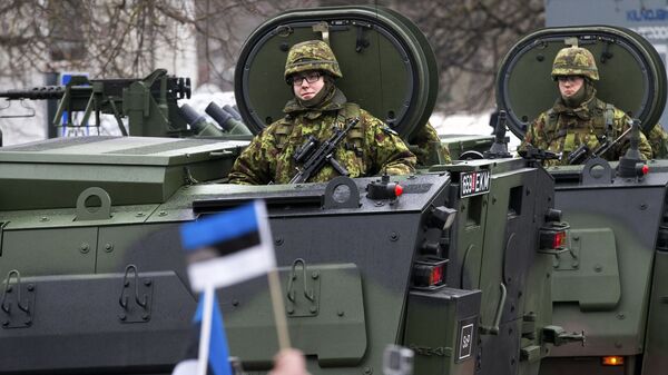 Desfile das tropas estonianas em homenagem ao Dia da Independência da Estônia em Narva - Sputnik Brasil