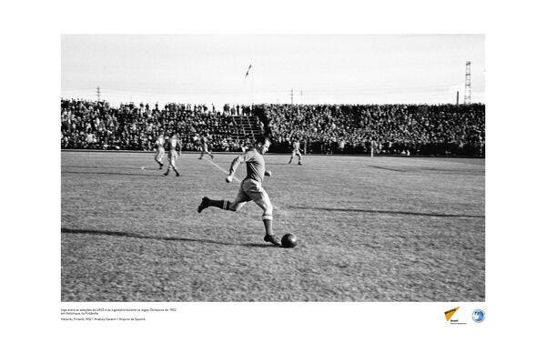 Jogo entre as seleções da URSS e da Iugoslávia durante os Jogos Olímpicos de 1952, em Helsinque, na Finlândia. - Sputnik Brasil