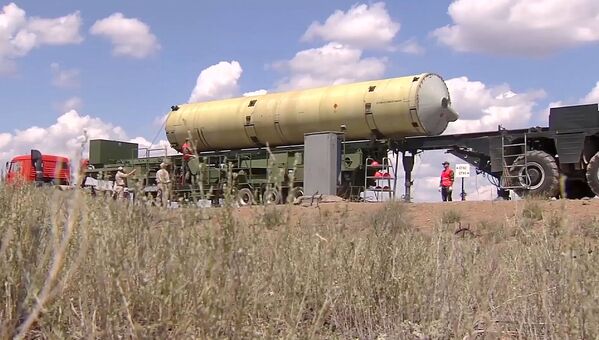 Transporte do míssil modernizado de intercepção do sistema russo de defesa antimíssil ao polígono de Sary Shagan no Cazaquistão - Sputnik Brasil