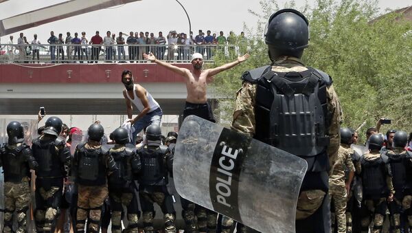 Protestos contra o desemprego e más condições de vida na cidade iraquiana de Basra. - Sputnik Brasil