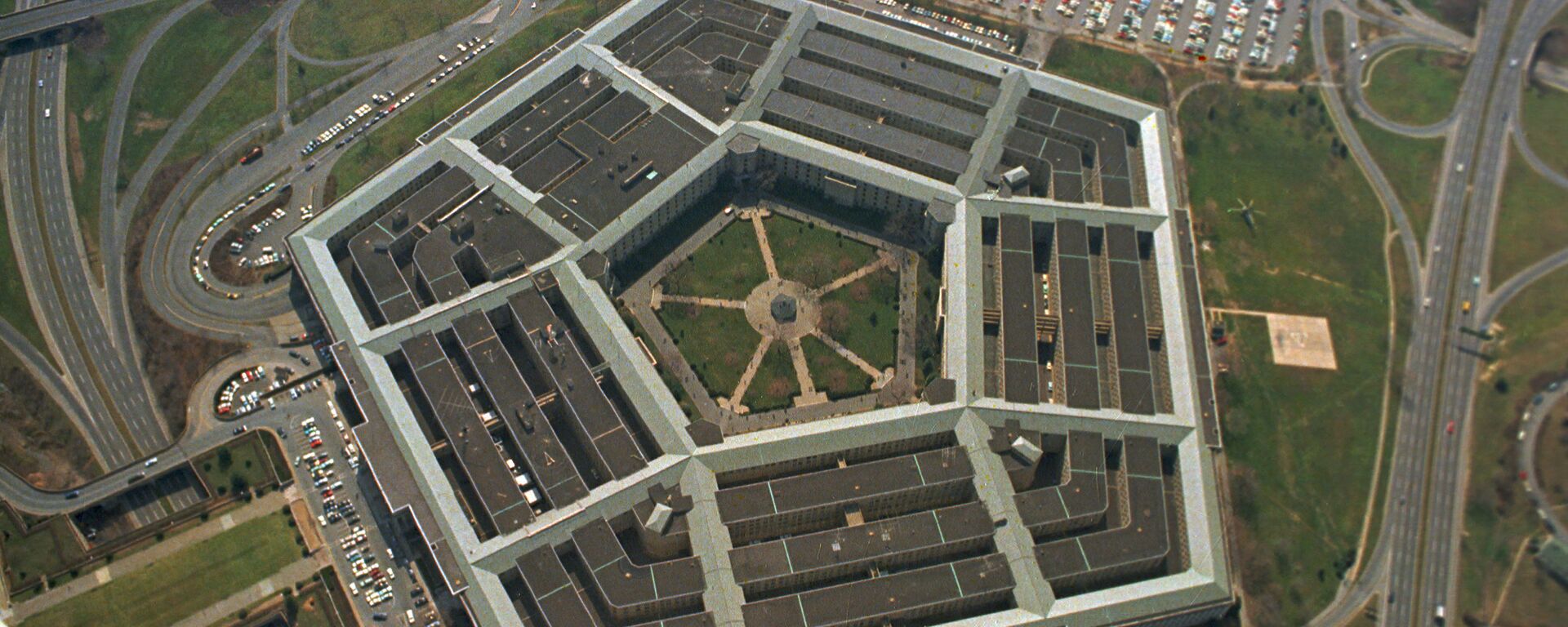 Vista aérea do prédio pentagonal de cinco lados, sede do Departamento de Defesa dos Estados Unidos, em Arlington, Virgínia. - Sputnik Brasil, 1920, 01.07.2022